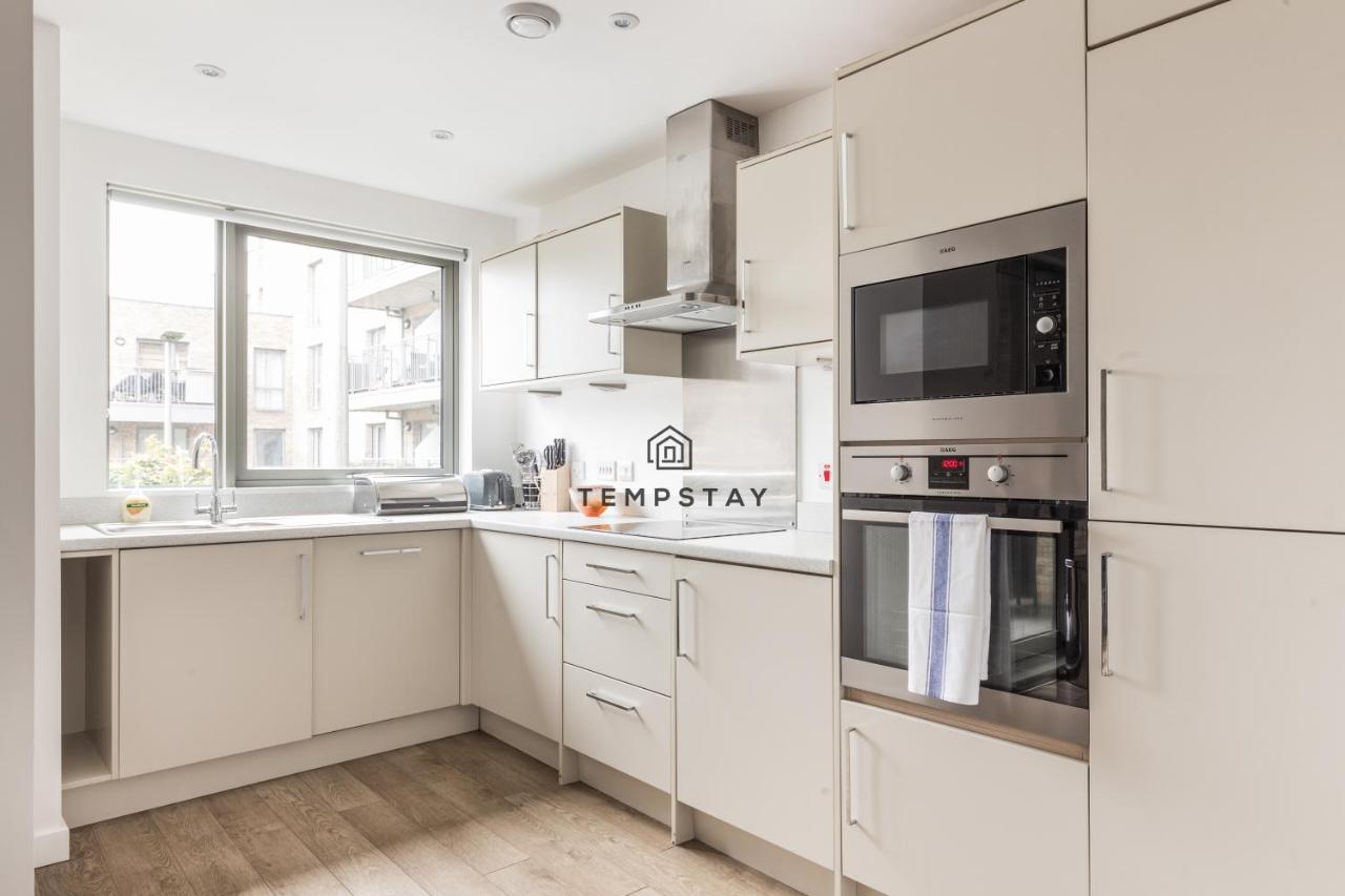 Modern Private Apartment -Balcony-Tube Station London Exterior photo